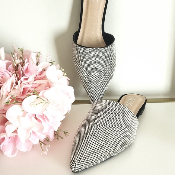 *NWT & Box* Tracie Rhinestone Slides - Picture 3 of 7